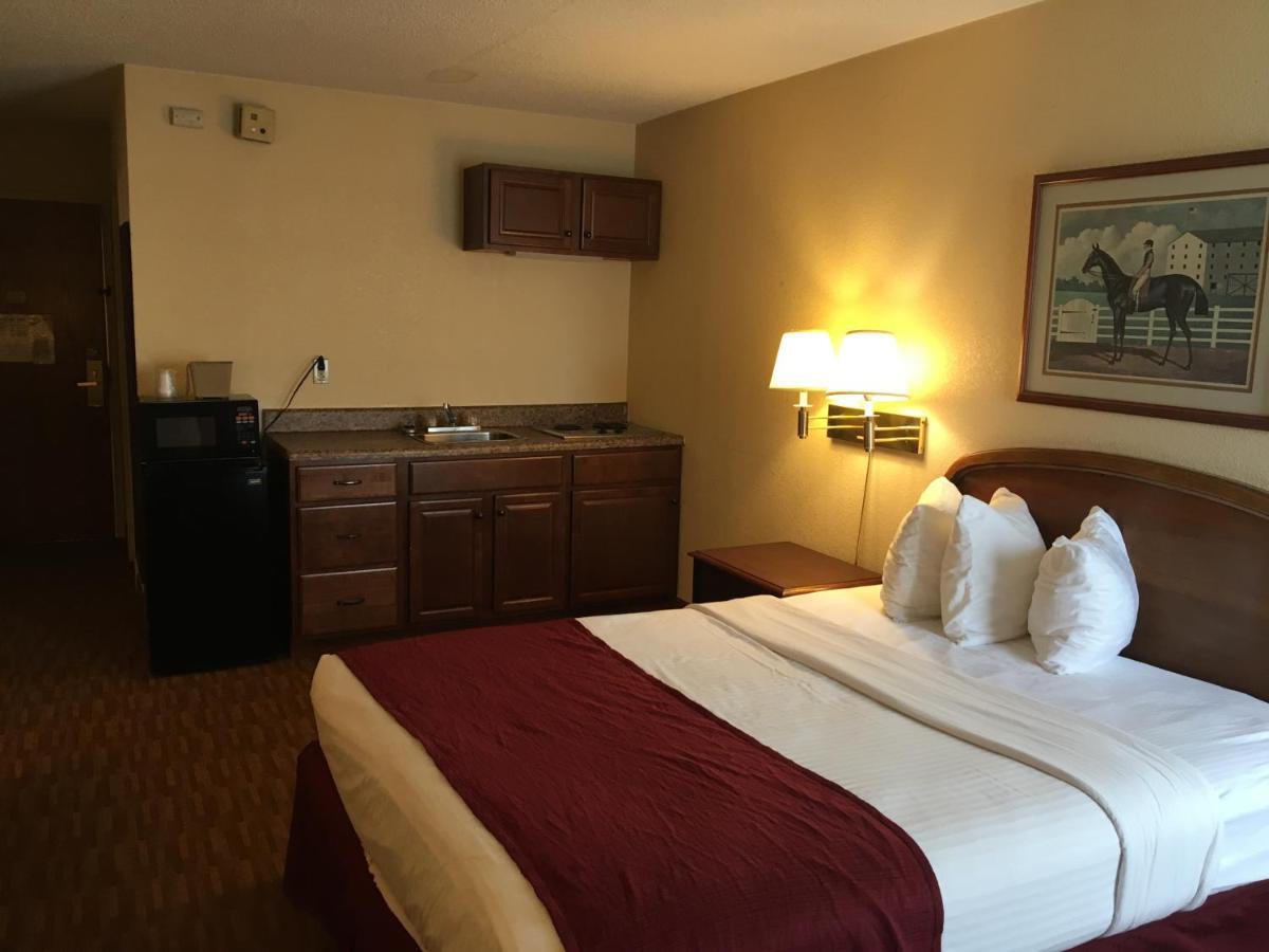 Econo Lodge Inn & Suites Radford-Blacksburg Area Екстериор снимка
