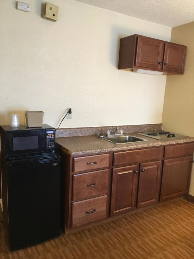 Econo Lodge Inn & Suites Radford-Blacksburg Area Екстериор снимка