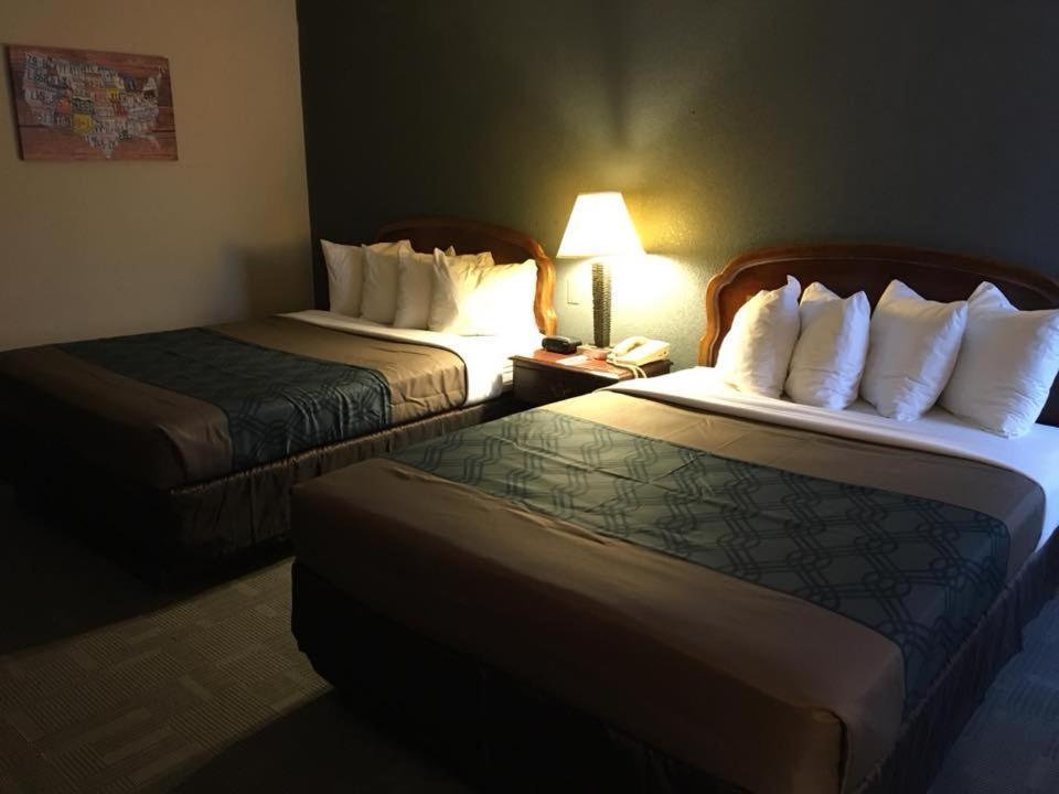 Econo Lodge Inn & Suites Radford-Blacksburg Area Екстериор снимка
