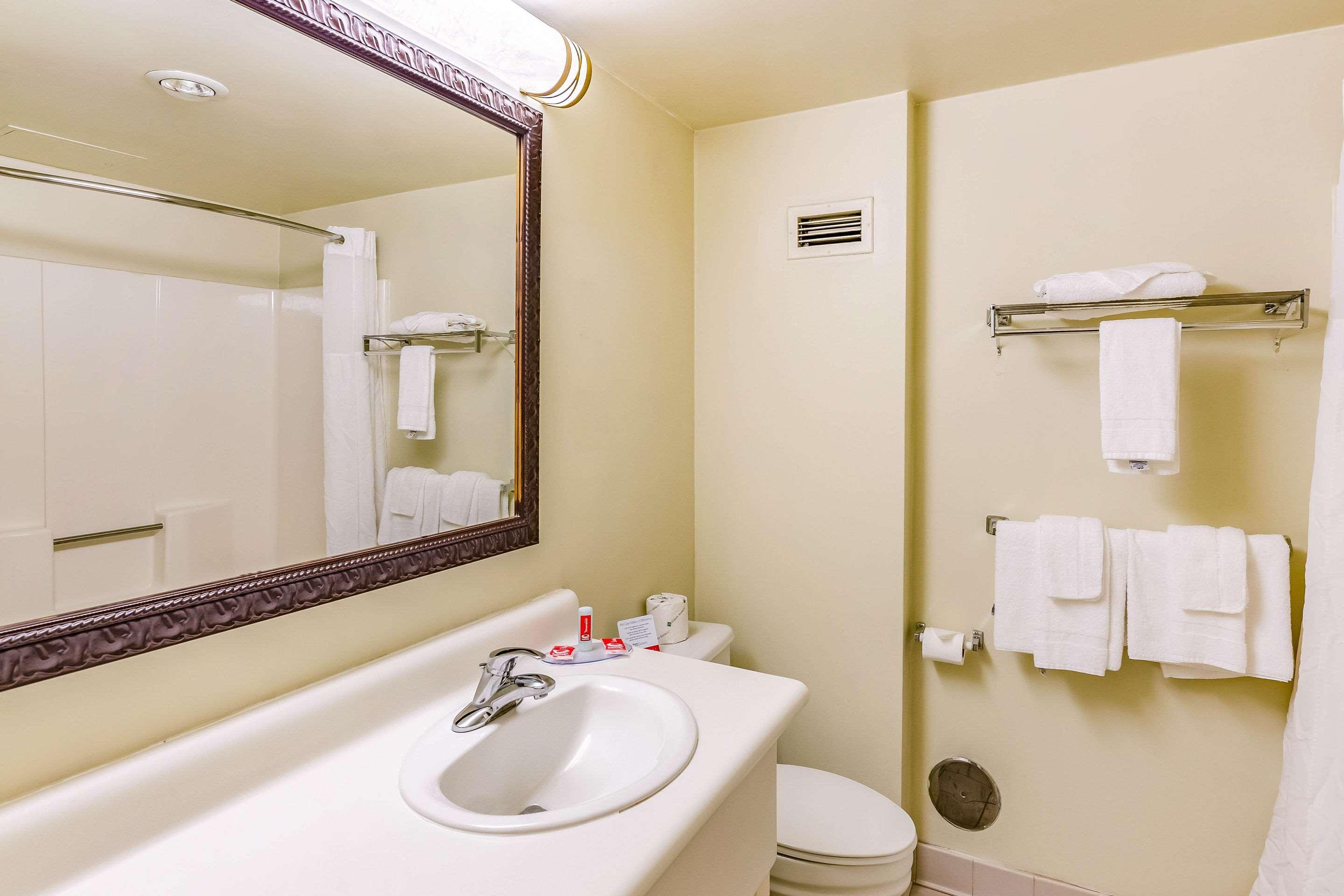 Econo Lodge Inn & Suites Radford-Blacksburg Area Екстериор снимка