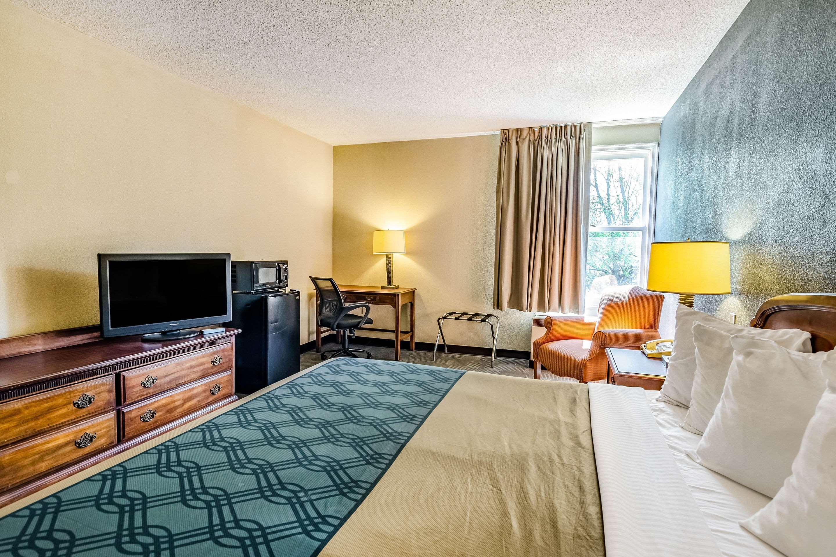Econo Lodge Inn & Suites Radford-Blacksburg Area Екстериор снимка
