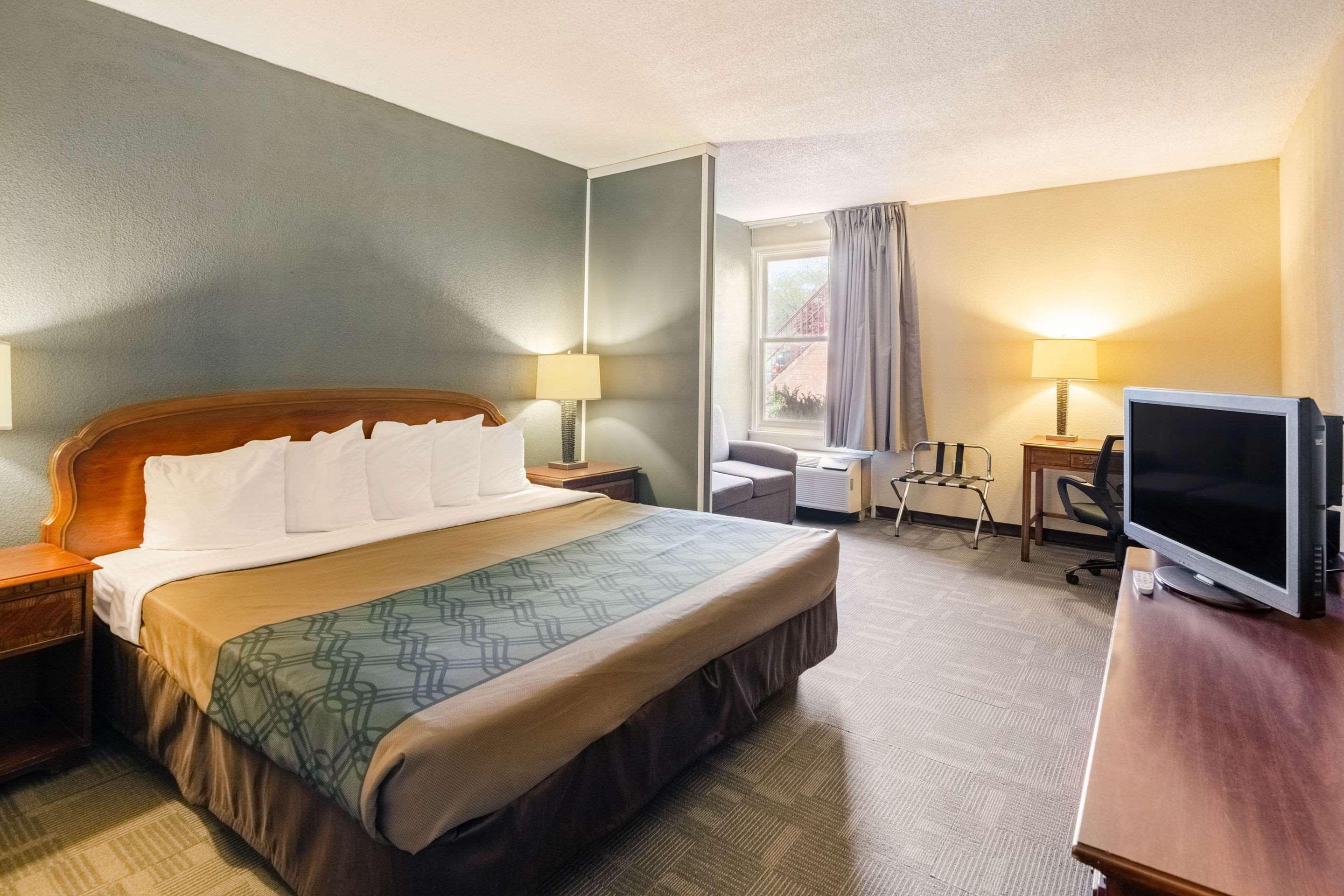 Econo Lodge Inn & Suites Radford-Blacksburg Area Екстериор снимка