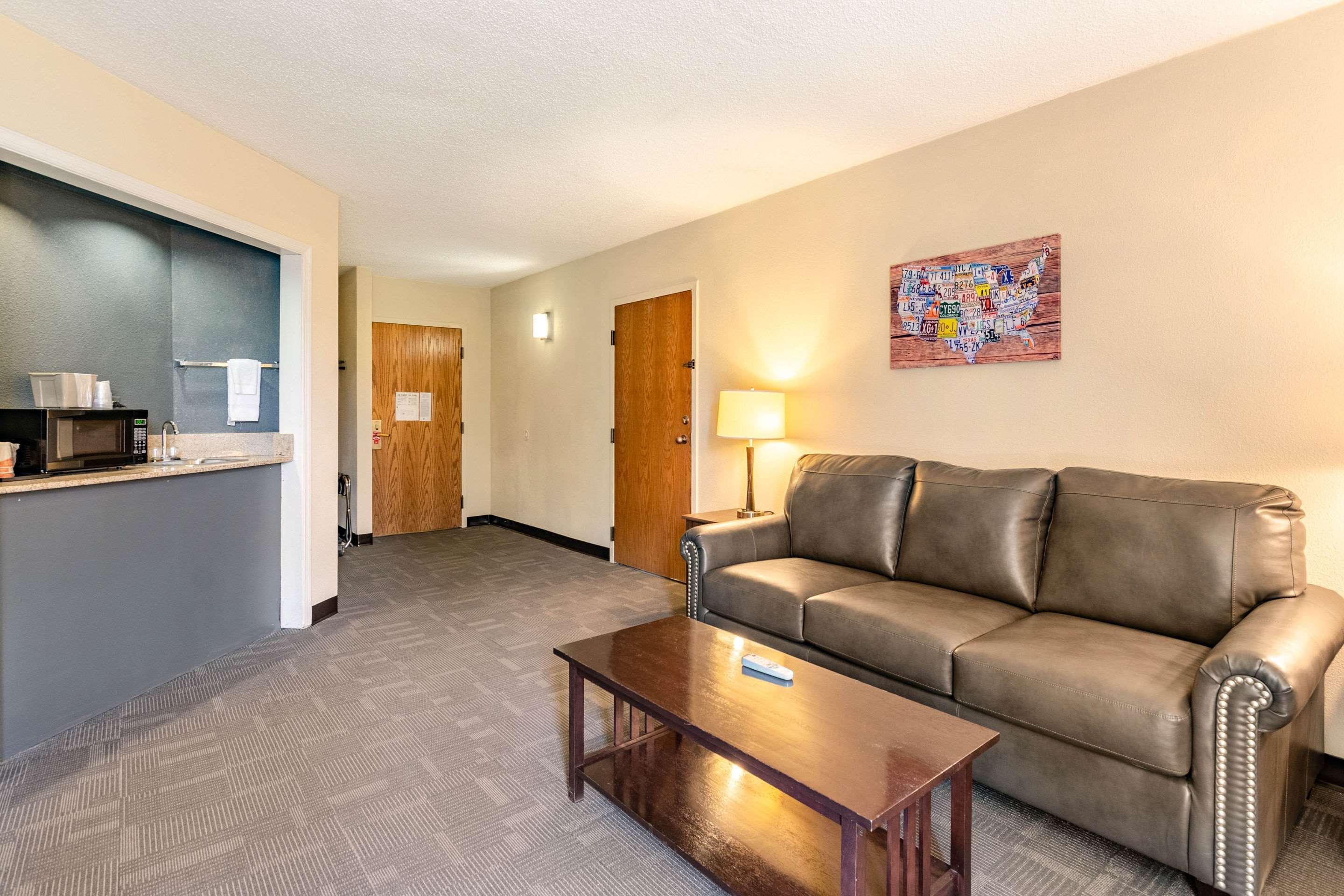 Econo Lodge Inn & Suites Radford-Blacksburg Area Екстериор снимка
