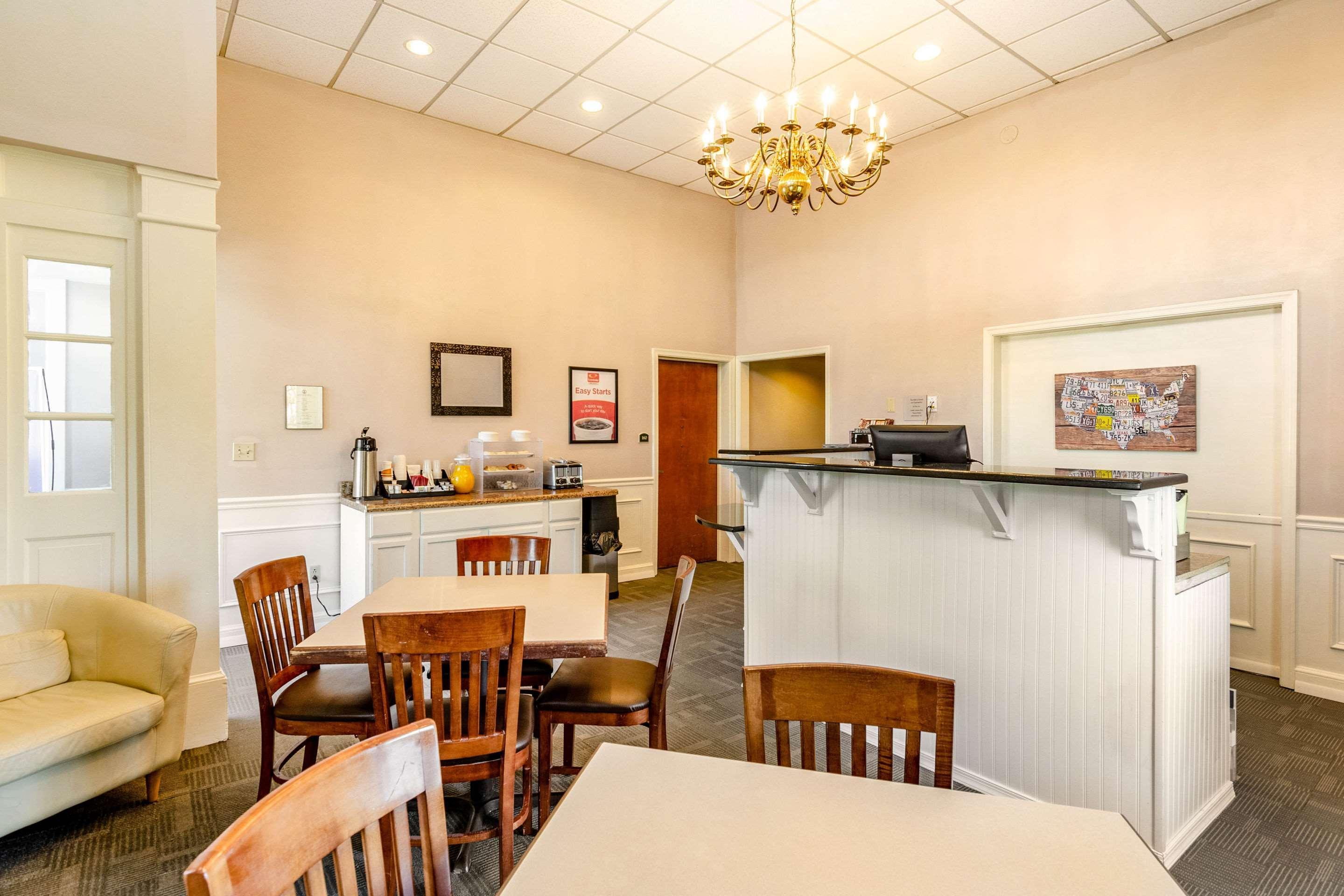 Econo Lodge Inn & Suites Radford-Blacksburg Area Екстериор снимка