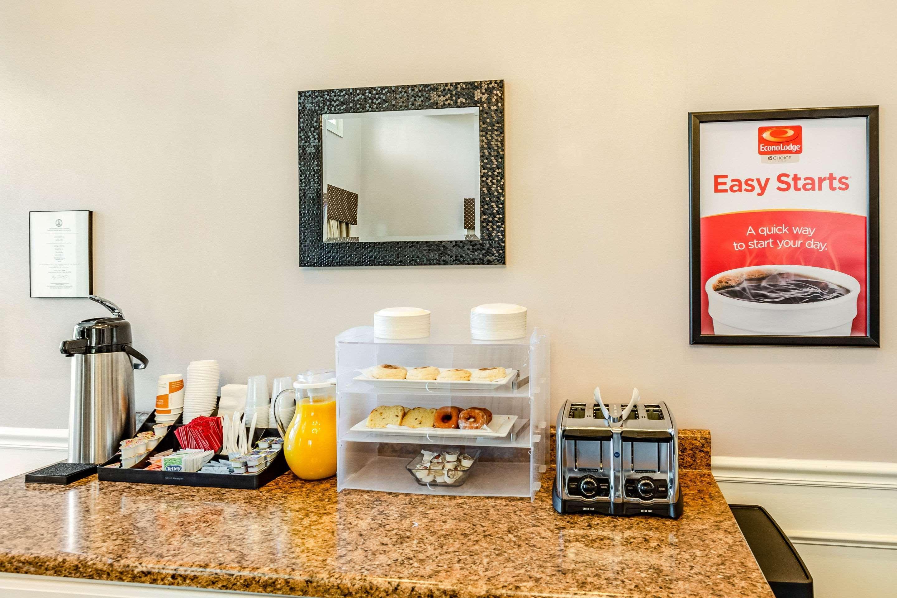 Econo Lodge Inn & Suites Radford-Blacksburg Area Екстериор снимка