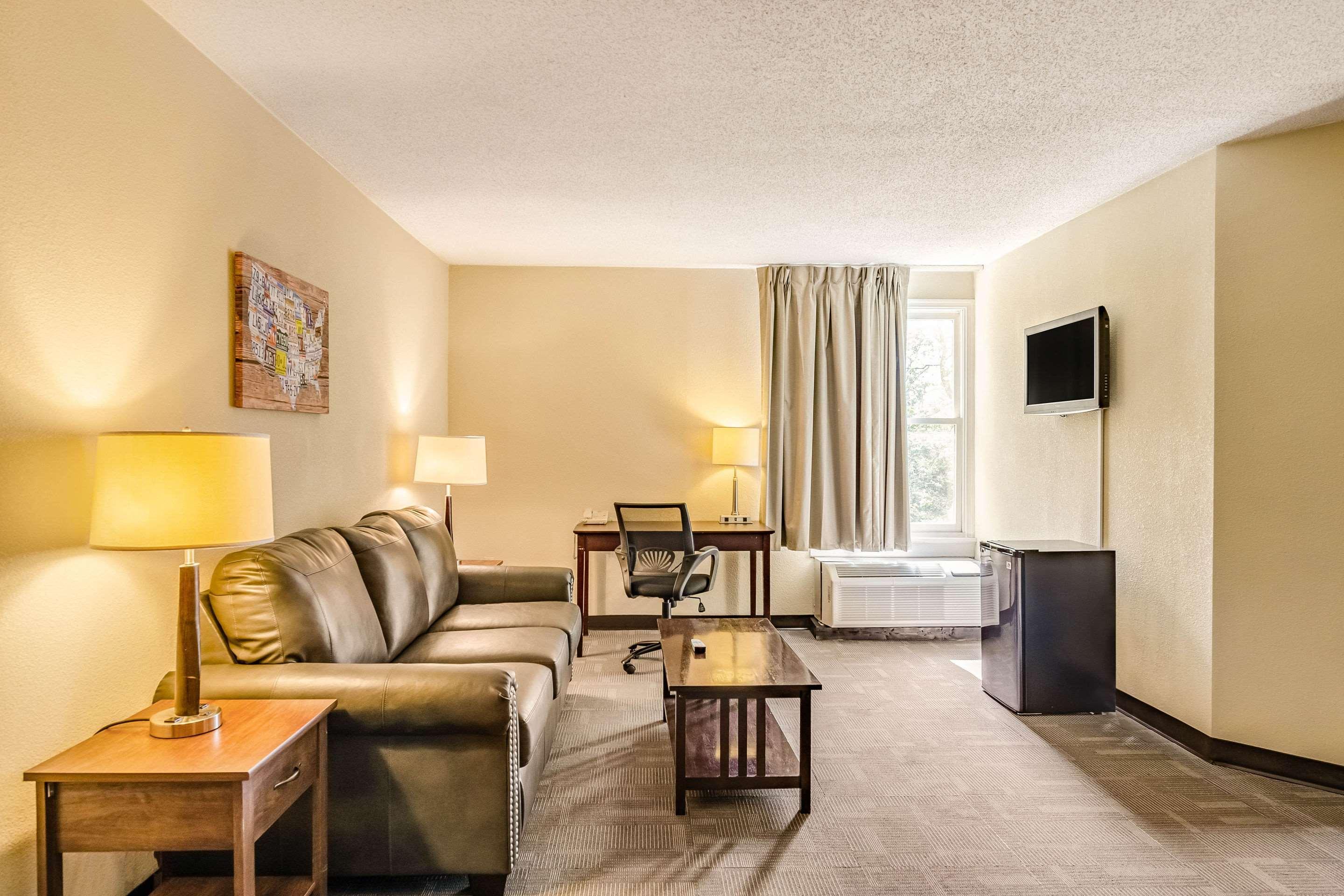 Econo Lodge Inn & Suites Radford-Blacksburg Area Екстериор снимка