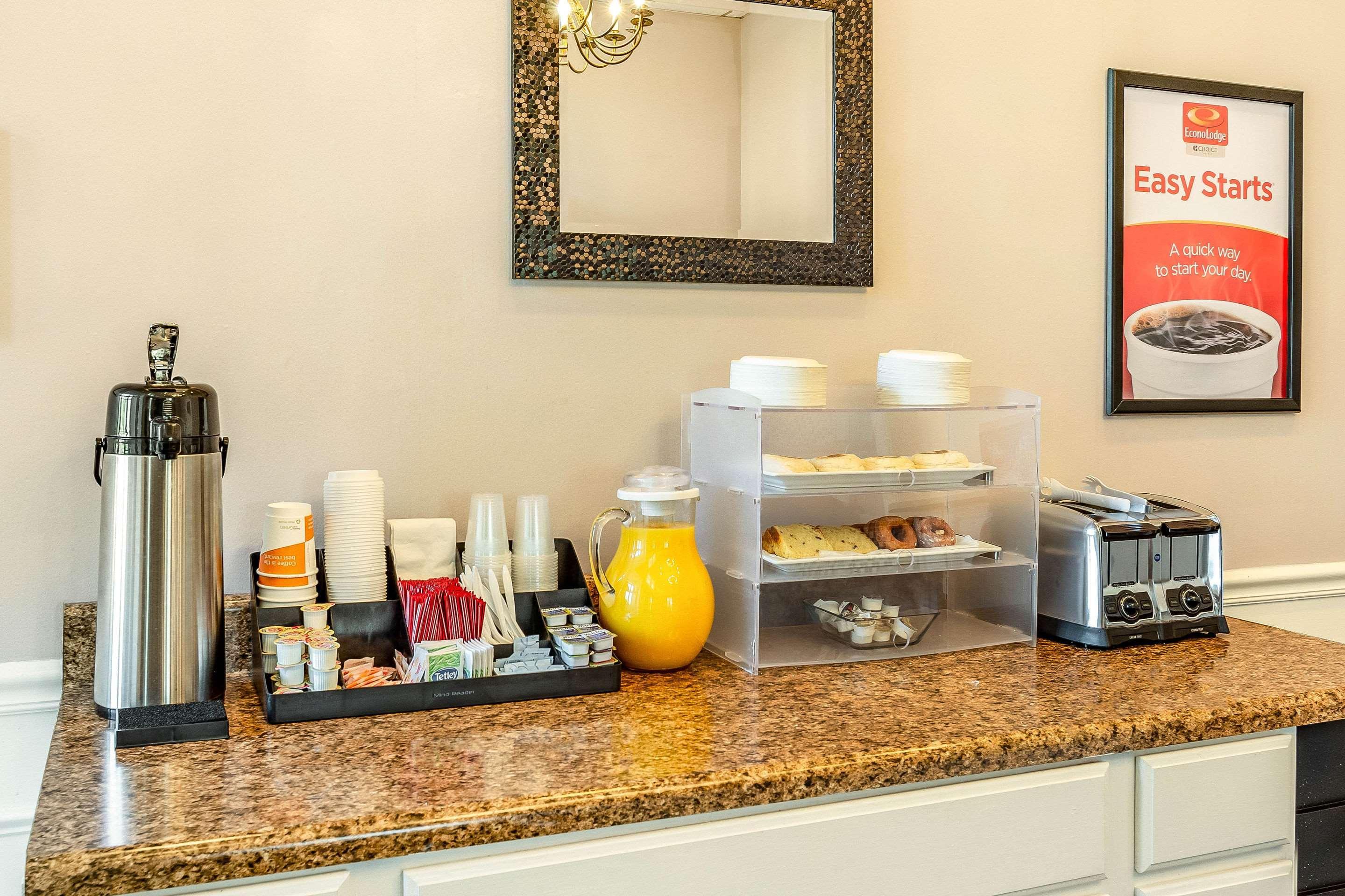 Econo Lodge Inn & Suites Radford-Blacksburg Area Екстериор снимка
