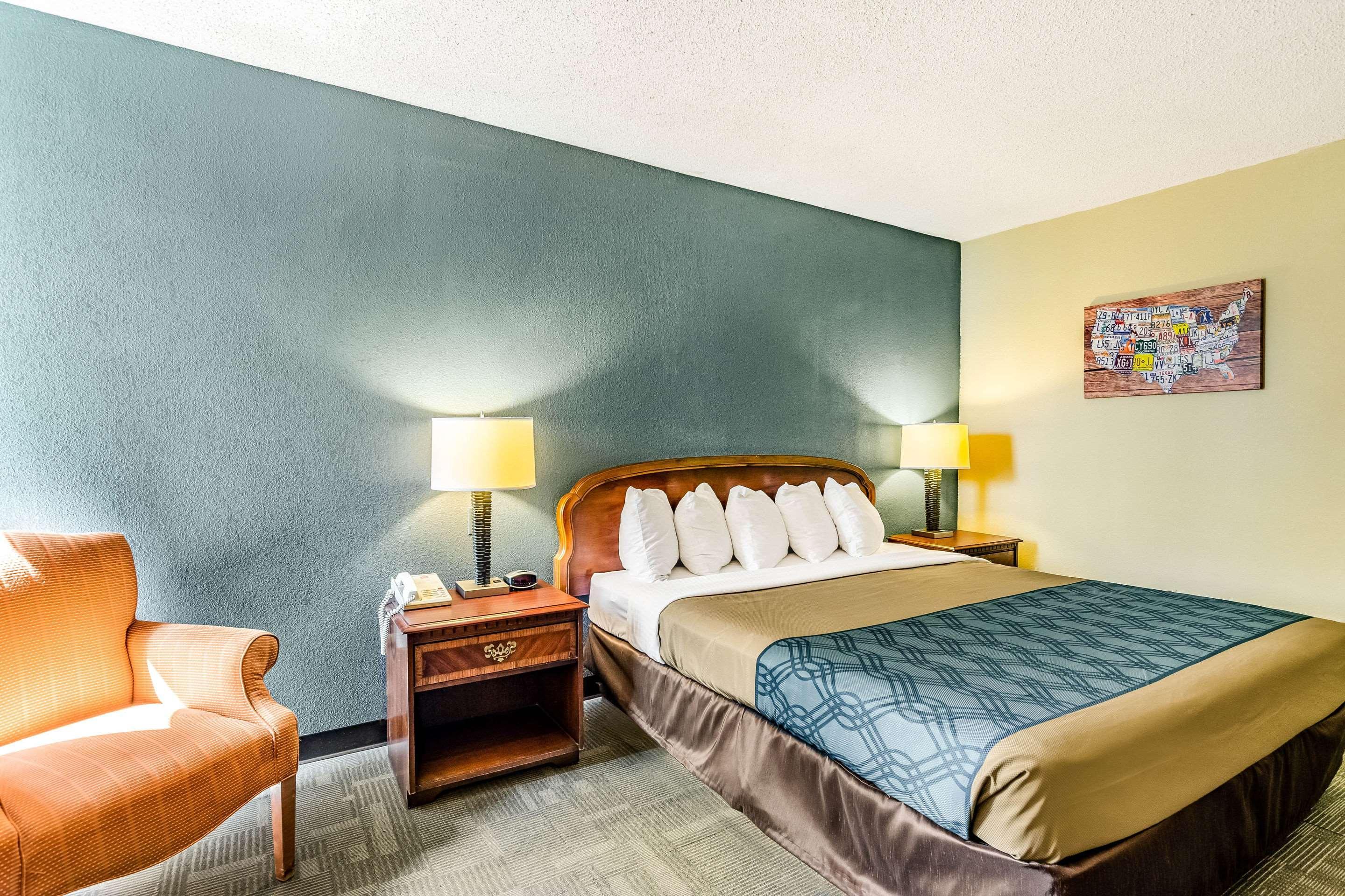 Econo Lodge Inn & Suites Radford-Blacksburg Area Екстериор снимка