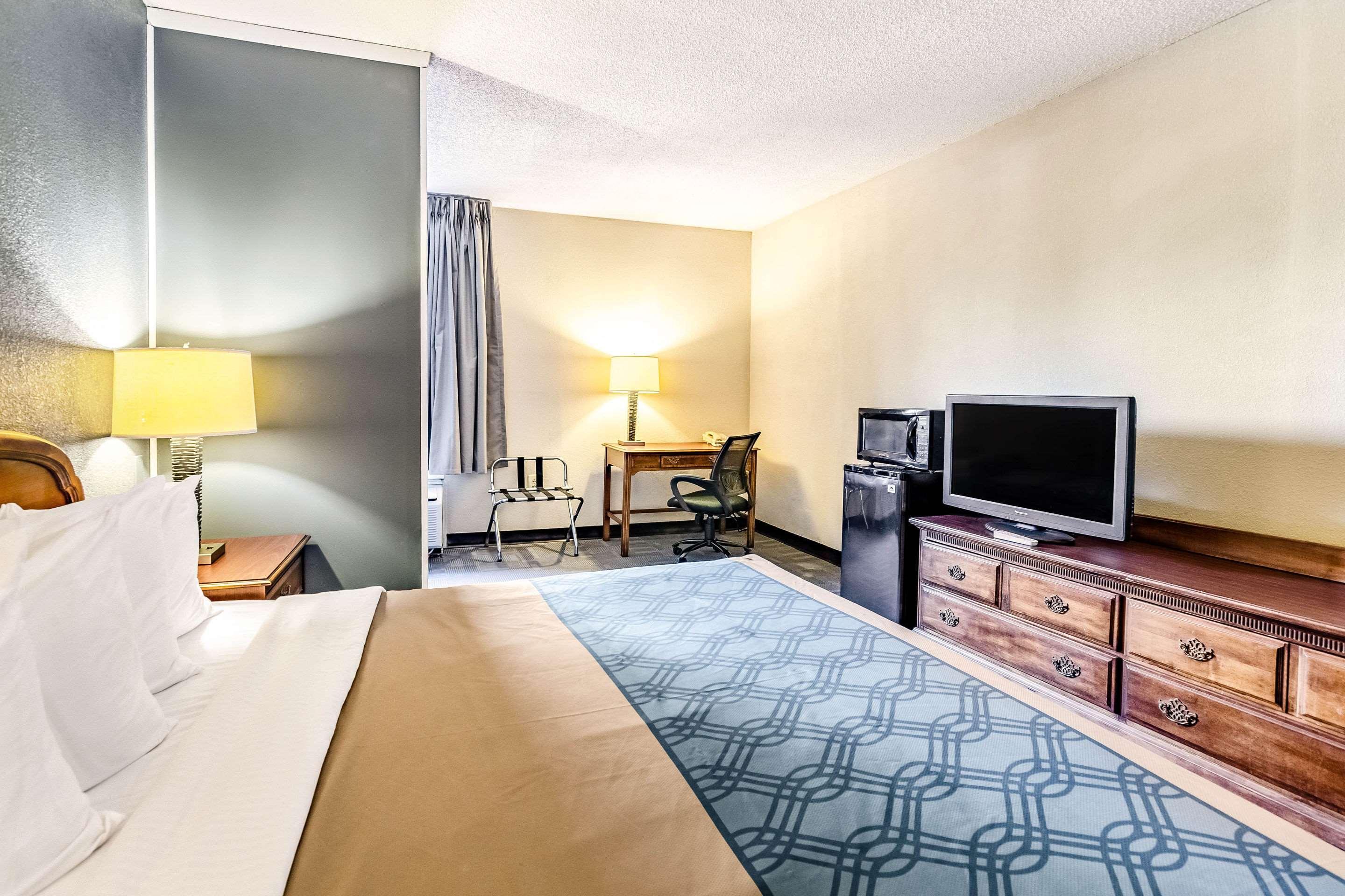 Econo Lodge Inn & Suites Radford-Blacksburg Area Екстериор снимка