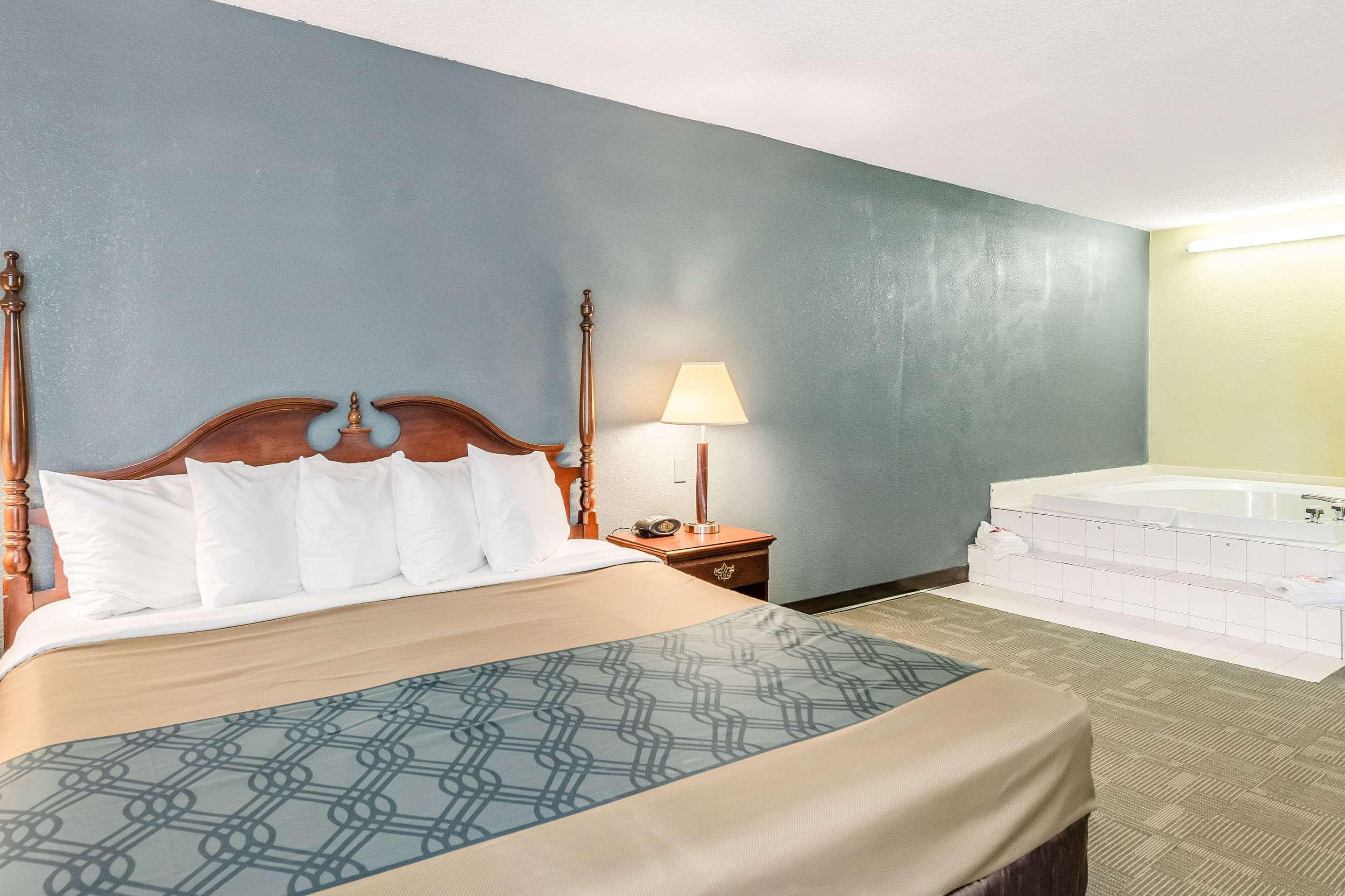 Econo Lodge Inn & Suites Radford-Blacksburg Area Екстериор снимка