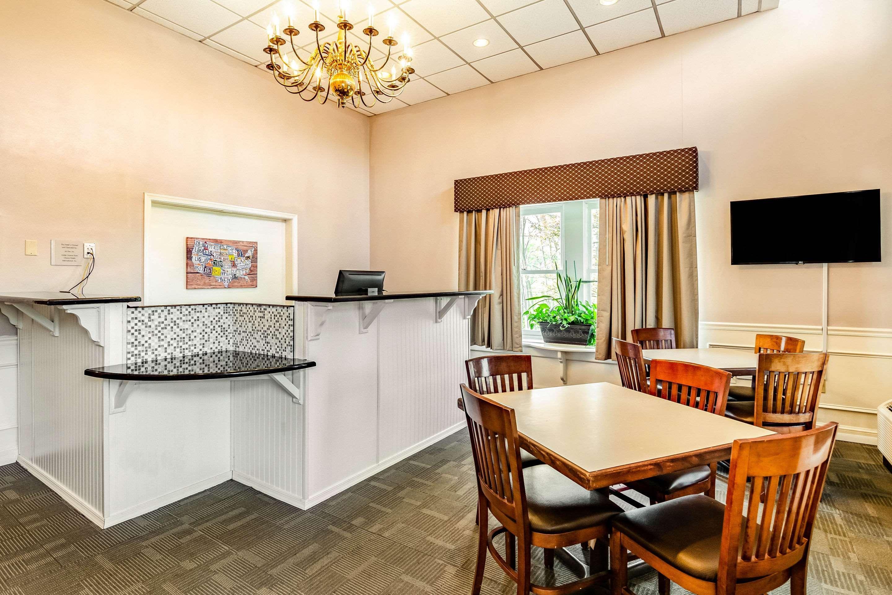 Econo Lodge Inn & Suites Radford-Blacksburg Area Екстериор снимка