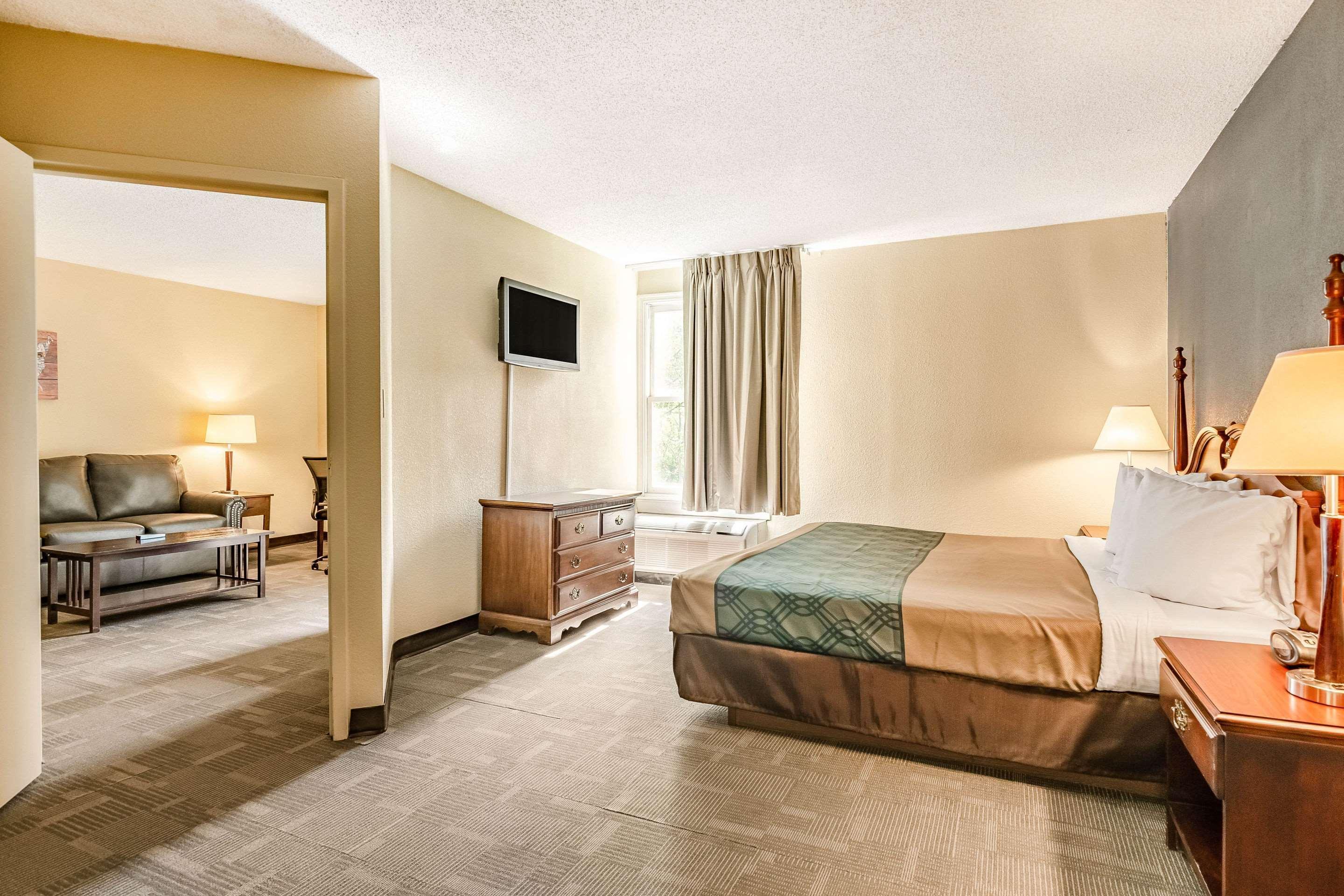 Econo Lodge Inn & Suites Radford-Blacksburg Area Екстериор снимка