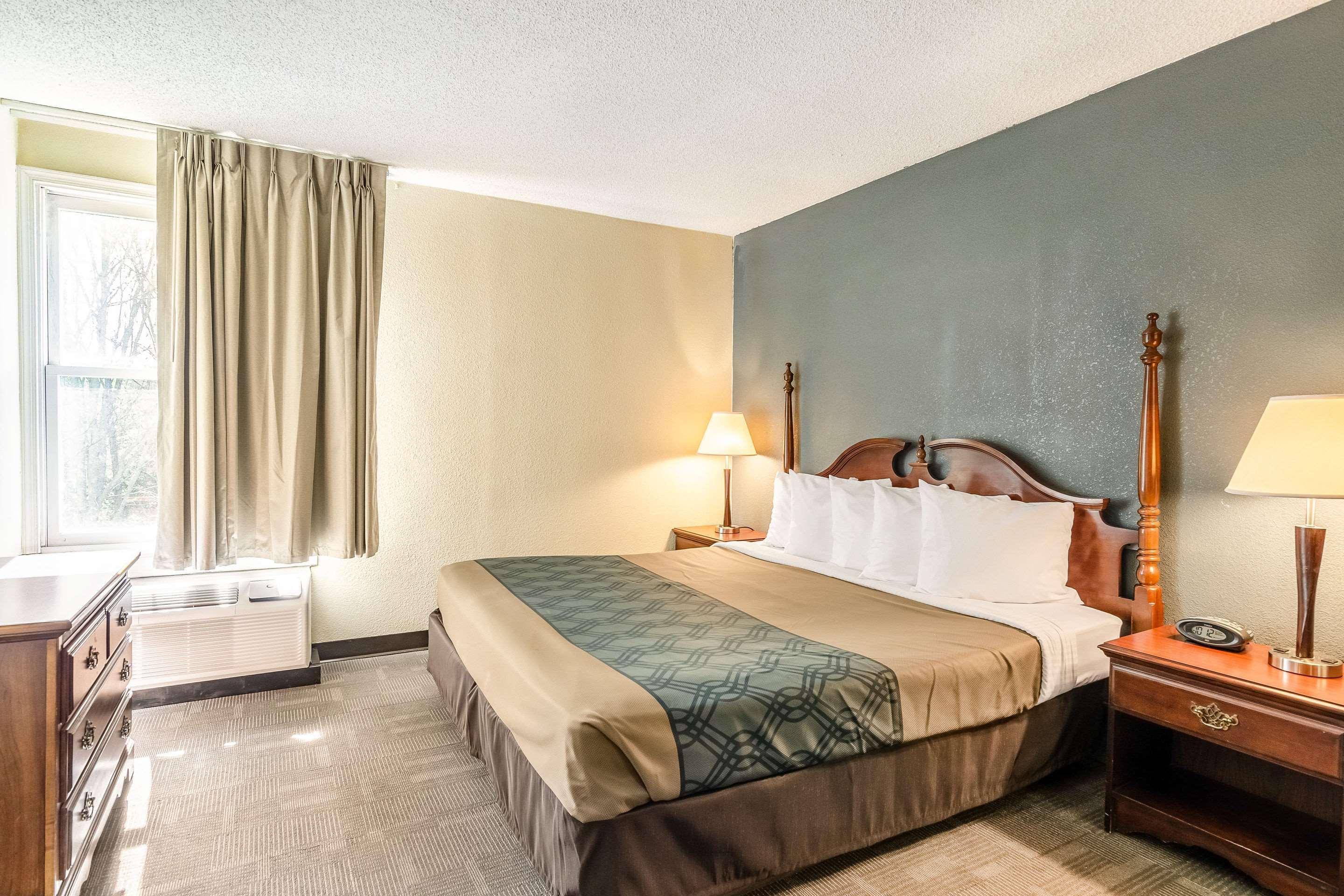 Econo Lodge Inn & Suites Radford-Blacksburg Area Екстериор снимка