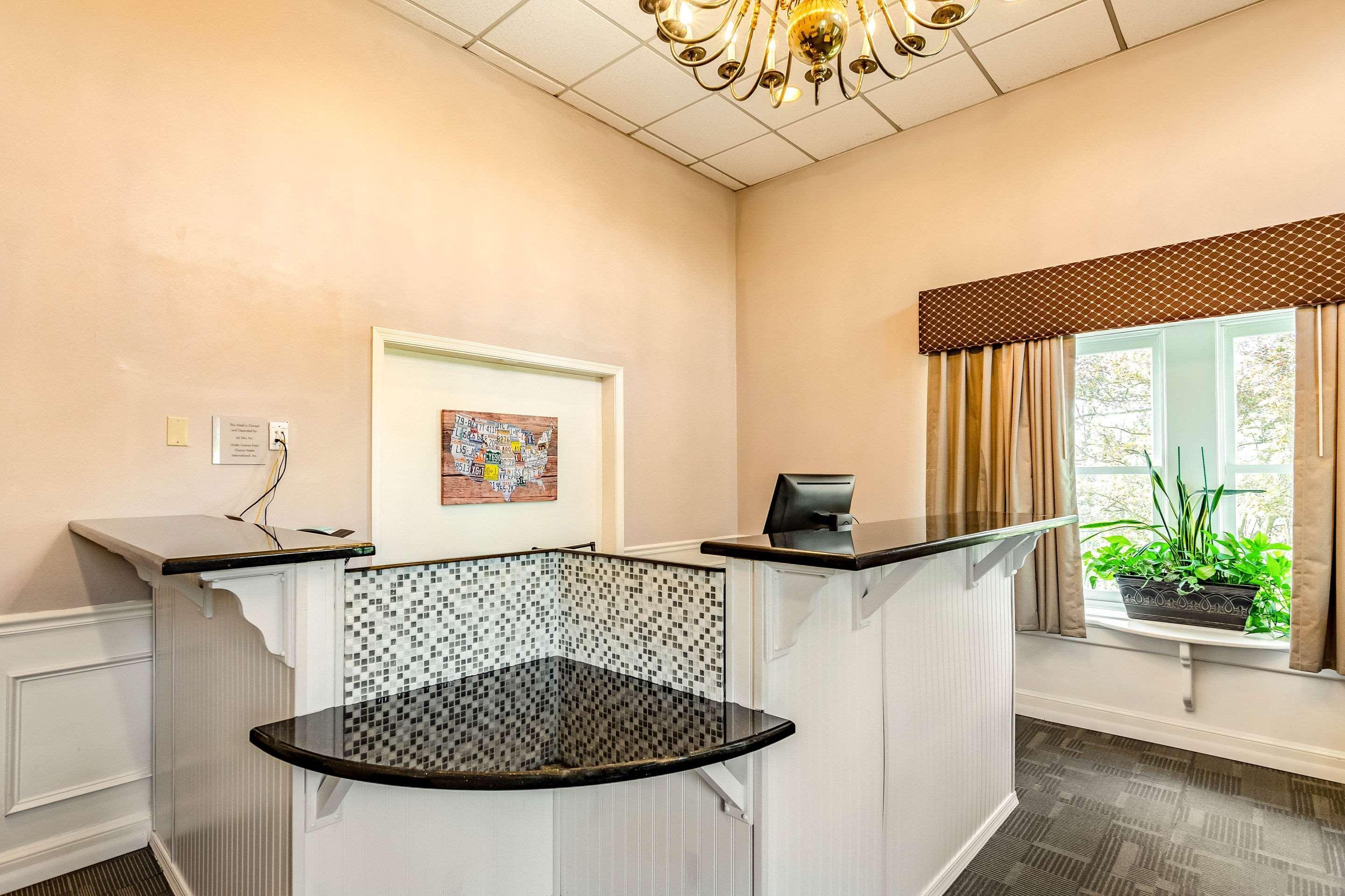 Econo Lodge Inn & Suites Radford-Blacksburg Area Екстериор снимка