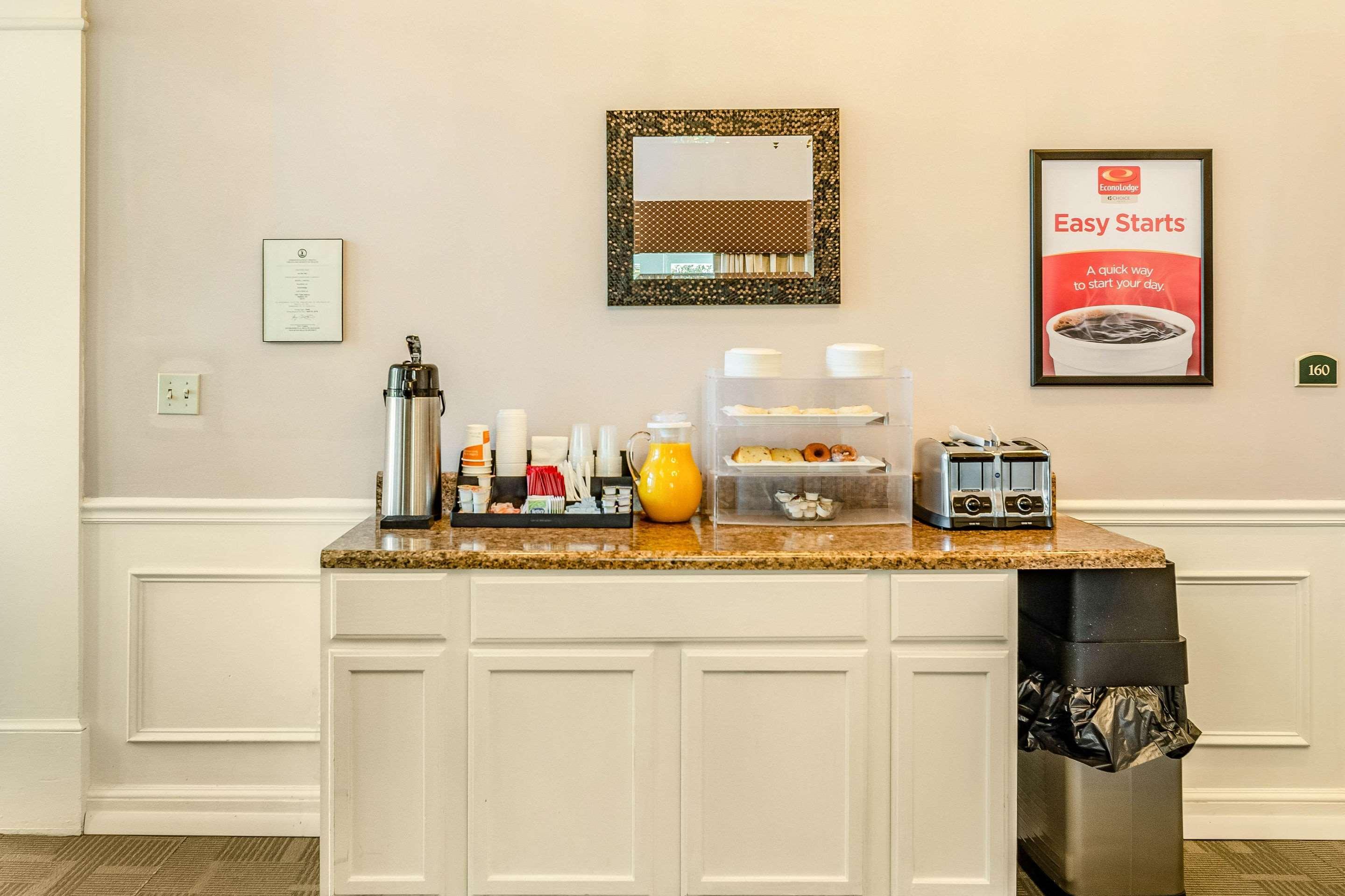 Econo Lodge Inn & Suites Radford-Blacksburg Area Екстериор снимка