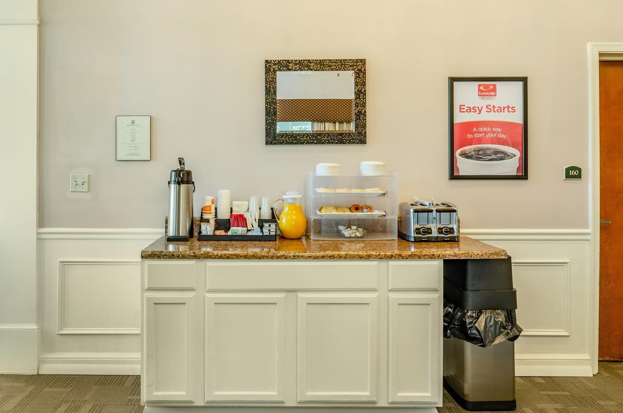 Econo Lodge Inn & Suites Radford-Blacksburg Area Екстериор снимка
