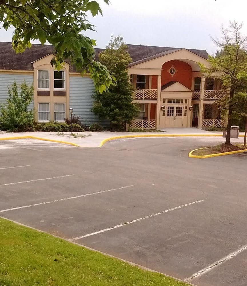 Econo Lodge Inn & Suites Radford-Blacksburg Area Екстериор снимка